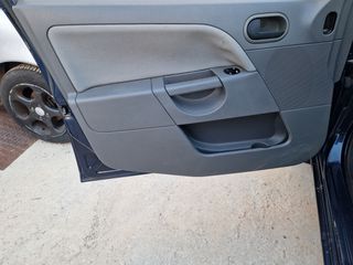 Ford Fiesta 2003-thumb-8