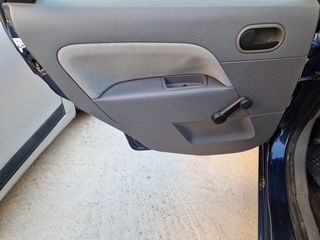 Ford Fiesta 2003-thumb-15