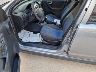 Opel Corsa 2004 C-thumb-10