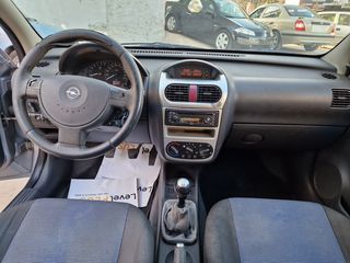 Opel Corsa 2004 C-thumb-11