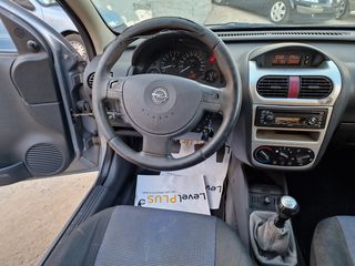 Opel Corsa 2004 C-thumb-12