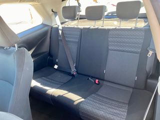 Toyota Yaris 2015-thumb-11