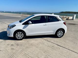 Toyota Yaris 2015-thumb-4