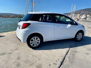 Toyota Yaris 2015-thumb-3