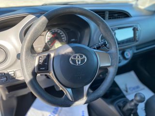 Toyota Yaris 2015-thumb-12