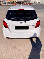 Toyota Yaris 2015-thumb-6