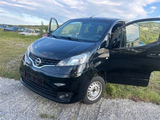 Nissan NV 200 2012-thumb-10