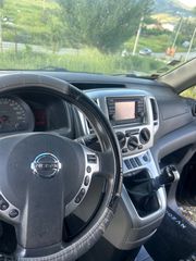 Nissan NV 200 2012-thumb-12
