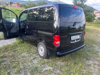 Nissan NV 200 2012-thumb-13