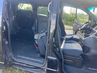 Nissan NV 200 2012-thumb-16