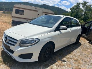 Mercedes-Benz B 180 2016-thumb-1
