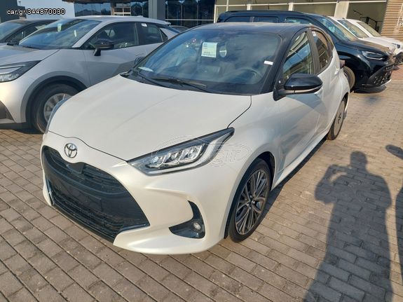 Toyota Yaris '24 CHIC ΒΙ-ΤΟΝΕ 130HP ΕΤΟΙΜΟΠΑΡΑΔΟΤΟ