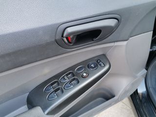 Honda Civic 2006-thumb-17