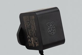 27W USB-C PD Power Supply - μαύρο (Raspberry Pi 5)