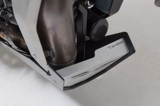 ΠΟΔΙΆ ΚΙΝΗΤΉΡΑ SW-MOTECH YAMAHA MT-07 21- ΜΑΎΡΟ-ΑΣΗΜΊ