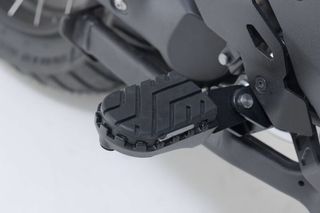 Κωδ.323497 SW-MOTECH σετ μαρσπιέ οδηγού ION Ρυθμιζόμενα FRS.01.011.10500/B μαύρο τηλ.215-215-8211