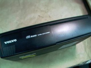 VOLVO  S80   99-03    KOUTI POU XORAI  6 CD KAI TA ALAZI  MONO TOU  KOD  9459978   TEM 1  RAFI  KATO    TIM   100E