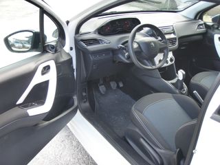 Peugeot 208 2015-thumb-5