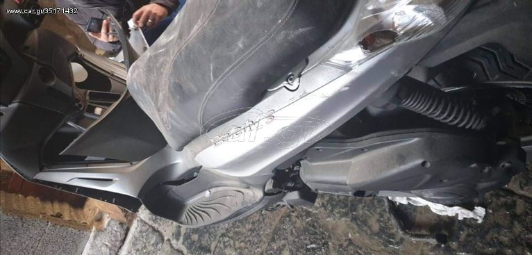 Piaggio Beverly 300 S '19-thumb-2