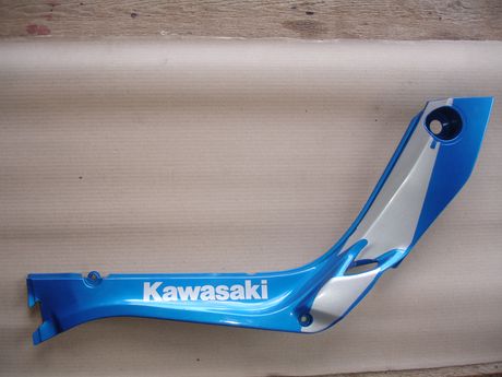 Καπάκι ποδιάς στενό αριστερό Kawasaki Kaze-R