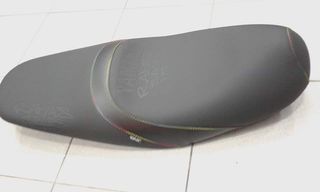 Ταπετσαρία σέλας Yamaha CryptonX 135 με πολύχρωμη ραφή