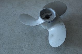 ΠΡΟΠΕΛΑ JOHNSON 5-6 HP-thumb-1