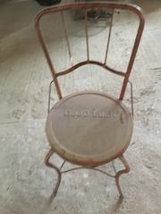 Καρέκλα αντίκα από μασίφ σίδερο 