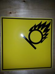 ADR Αυτοκ/το φλόγα σε κίτρινο φόντο για οξειδωτικό υλικό