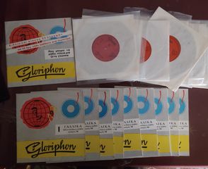 Gloriphon 10 δίσκοι 33 στροφών,11 βιβλιαράκια εκμάθησης Γαλλικών! Interphon 4 δίσκοι 33 στροφων εκμάθησης ξένων γλωσσών ( Αγγλικα - Ιταλικά - Γερμανικά - Γαλλικά )