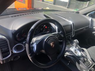 Porsche Cayenne 2011 DIESEL // PANORAMA-thumb-7
