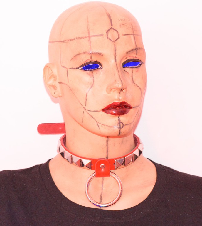 1 ROW PYRAMID AND LARGE RING LEATHER CHOCKER - Red