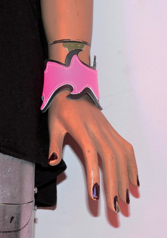 DOUBLE LAYER WB, FIRE DESIGN BUTTONED LEATHER WRISTBAND - PINK