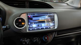 Toyota Yaris  οθόνη Android 13 8 core  -PX6 CORTEX  4 GB Digital Iq 9" By dousissound