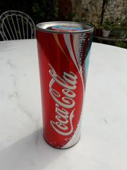 Κουτιά από coca cola και ουίσκι 