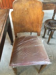 Παλιές ξύλινες καρέκλες από καρυδιά ( έχουν βρεθεί τρεις )