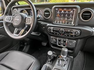 Jeep Wrangler 2019 SAHARA EDITION-thumb-9