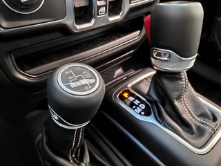 Jeep Wrangler 2019 SAHARA EDITION-thumb-11