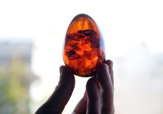 διακοσμητικό αυγό με τη βάση του