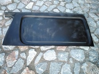 Toyota Hiace. (97-06).Αριστερό άνω εμπρος μέρος πίσω αριστερού φτερου. 