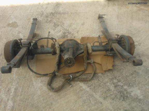 Diaforiko Nissan D21 pisino diesel 