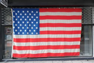Μεγάλη υφασμάτινη ραφτή Aμερικανική σημαία (USA) της δεκαετίας του '70. Διαστάσεις: 3,80m × 2,70m.