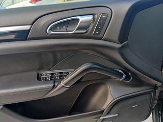 Porsche Cayenne 2016 PLATINUM EDITION-thumb-30