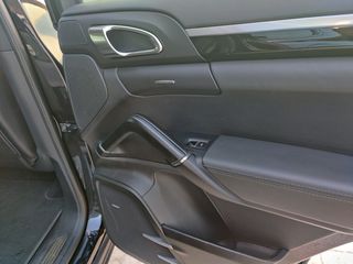 Porsche Cayenne 2016 PLATINUM EDITION-thumb-43