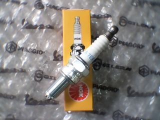 MΠΟΥΖΙ NGK-CR7EKB-ME 2 AKIΔΕΣ-ΓΙΑ SCOOTER-350>850-PIAGGIO-GILERA-APRILIA