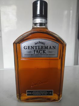Jack Daniel's gentleman jack double mellowed Tennessee whiskey