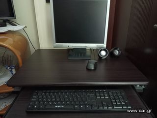Σετ υπολογιστή και γραφείο
