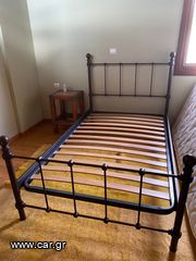 Διπλό σιδερένιο κρεβάτι με στρώμα