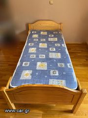 Πωλείται λόγω μετακόμισης: Μόνο κρεβάτι ξύλινο(2χ1μ) με στρώμα και υφασμάτινος διθέσιος καναπές