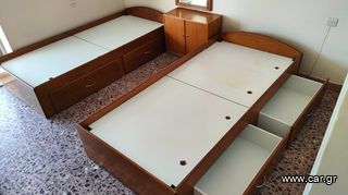 270€ Πωλούνται 2 ξύλινα μασιφ κρεβάτια