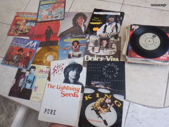 Πολλά δισκάκια 45 στροφών (7" singles), κυρίως ποπ και ροκ, σε άριστη κατάσταση, 1€ το ένα!